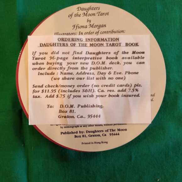 Daughters of the Moon Tarot Deck - Picture 7 of 7